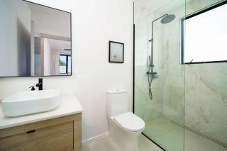 Walk to Beach, NEW LUX 4BD Villa & Pool! Near Holetown - 1