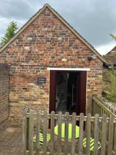 The idyllic Acorn Lodge - 8