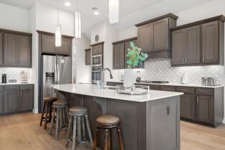 Luxury 4BR Escape Private Cinema & Views - Leander - 5