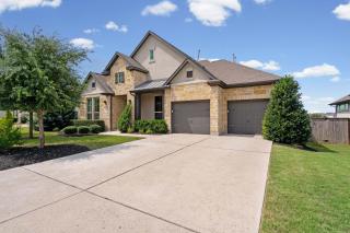 Luxury 4BR Escape Private Cinema & Views - 2