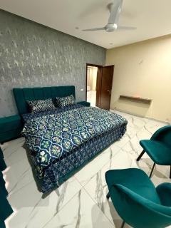 Serene 2 Bedroom Apartment in Prime Luxury Area - 8