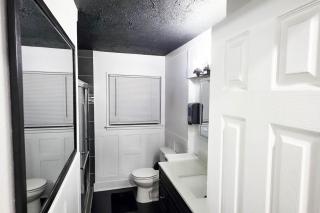 Luxury Houston Retreat Bar Gym Pool Table - 2