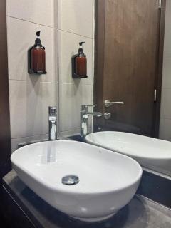 Luxury Apartment Fully Furnished Jumeirah Garden City - 5