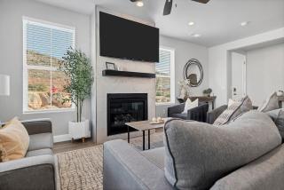 Modern Desert Oasis with shared Pool and Hot Tub - 7