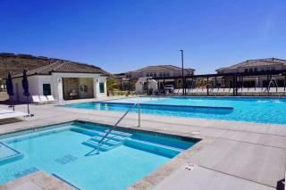 Modern Desert Oasis with shared Pool and Hot Tub - 5