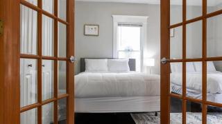 Blue & Gold Retreat sleeps 14 Minutes from ND - South Bend - 1