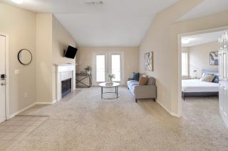 Modern Comfort w Balcony, Kitchen & WiFi - 6