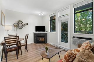 Alpenglow Lodge Junior One Bedroom by MVA - 9