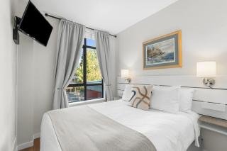 Alpenglow Lodge Junior One Bedroom by MVA - 9