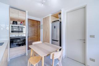 Almagro Spot AC pasos de La Moneda y el Metro - 7