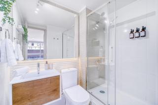 Almagro Spot AC pasos de La Moneda y el Metro - 1