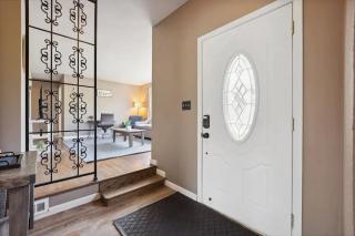 Minutes to Notre Dame - The Light on Brighton - 6