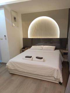 Royal Garden Home Hotel - 8