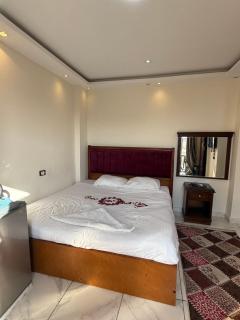 Middle east pyramids veiw &jacuzzi - 3