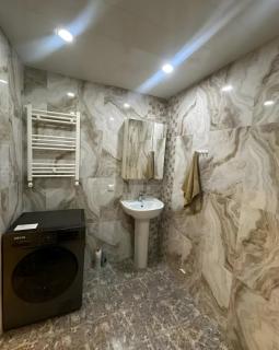 City Center Chic Modern 1BR Apartment - 9