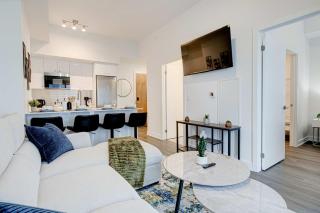 Stylish Downtown Suite with Patio & City Views - Kitchener - 7