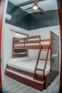 Villa Vet Stylish 3BR Home - New Build - Perfect for families - 1