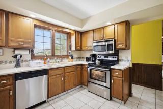 Near Shopping & Dining- The South Bend Bungalow - 9