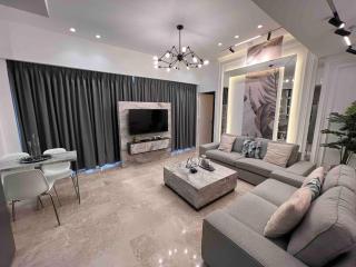 Luxury one bedroom apartment at Damac towers - 0