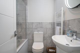 Charming 2 Bedroom Apartment in a Converted Chapel - Free Parking, Smart TV, Fast WiFi and Self-Check-In by Yoko Property - 6