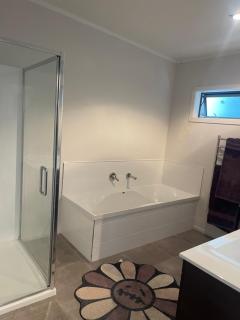 Ocean Shores 3 Bedroom Home New Plymouth - 1