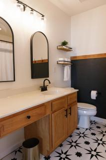 "The Dawning House" - Peaceful Modern Stay w/ Yard - 3