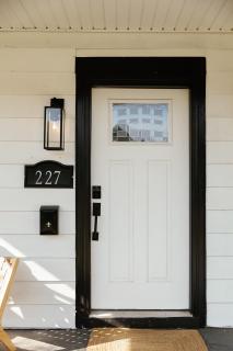 "The Homestead" UPSCALE STAY - Downtown with Yard - 2