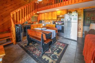 Hot Tub, Mtn Views & Fire Pit: Almond Family Cabin - Almond - 4