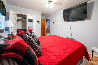 Hot Tub, Fire Pit and Lake Access! Almond Cabin - 4