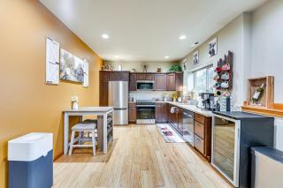 Near Ferry, Shops and Eats! Anacortes Townhome - 4