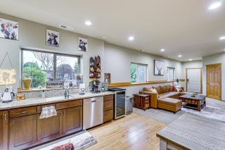 Near Ferry, Shops and Eats! Anacortes Townhome - 2