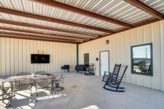 Large Patio and Grill! Group Stay in Midland - 0
