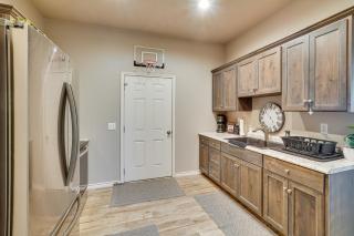 Large Patio and Grill! Group Stay in Midland - 7