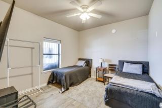 Large Patio and Grill! Group Stay in Midland - 2