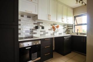 Golf Estate Apartment with Garden Views and Work-Friendly - 4