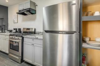 1 Mi to Graceland Quiet Home with Private Yard - 2