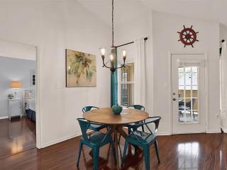 Gorgeous condo, 2 bedrooms, 2 baths, with pool, minutes to Clearwater Beach - 3