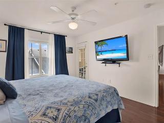 Gorgeous condo, 2 bedrooms, 2 baths, with pool, minutes to Clearwater Beach - 4