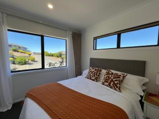 Brand New 2-Bedroom Retreat in Quiet Cul-de-Sac - 6