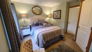 Beautifull Country Bedroom with Private Full Bath - 7