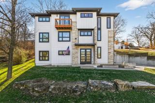 The Hillside Hideaway: Luxury Retreat - 0