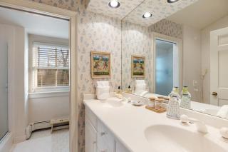 Oceanside Estate Main House Apt with beach access - 7