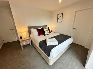 Prime Spot Brand New Luxury Apartment - 6