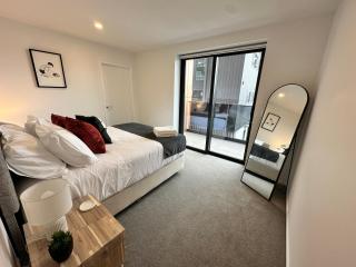 Prime Spot Brand New Luxury Apartment - 7