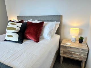 Prime Spot Brand New Luxury Apartment - 8