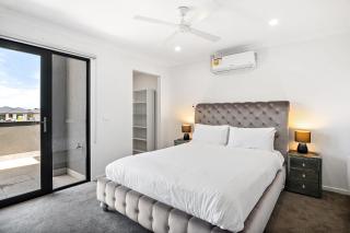 Spacious Tarneit Home with Private Garden - 6