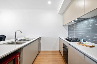 Spacious Tarneit Home with Private Garden - 2