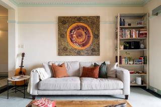 Front-Row St Kilda Art Deco Apt with Beach Views - 8