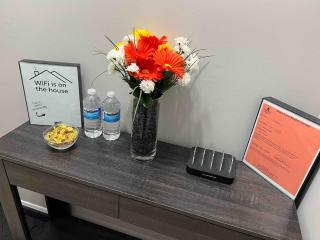 Private spacious oversized suite with free parking - 7