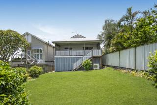 Bright 3-Bed Home in Leafy Annerley - 5